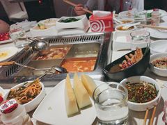 -海底捞火锅鲜切牛肉主题店(长寿路店)