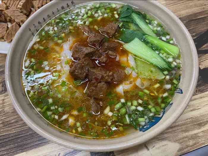 朱大成酥鸭面(步行街店)-"推荐他们家的洋米面酥鸭面,面条很清爽绵软.