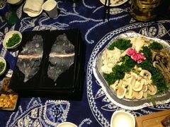 斑鱼和蘑菇-慢丽江·云南野生菌土鸡锅(西山店)