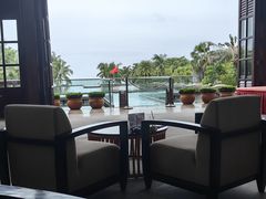 -亚龙湾喜来登·美景台大堂吧