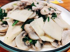 雪菜蘑菇时笋炒肉-百家鲜·杭帮菜