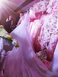 点击看大图 -艾米丽婚纱礼服