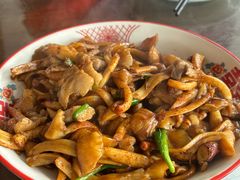 柳树菇炒五花肉-崂山水果园农家宴(泉水鸡店)