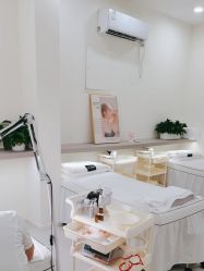 -苗方清颜专业祛痘·皮肤管理