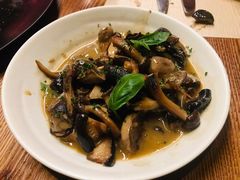 牛肝菌裹三文鱼京葱油醋汁和香草-Mercato莫卡多露台餐厅与酒吧(K11店)