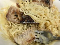 猪颈肉芝士捞公仔面-新记餐厅(香槟大厦店)