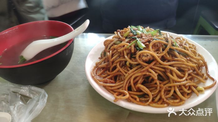 二中酸辣汤鸡蛋肉丝炒面图片