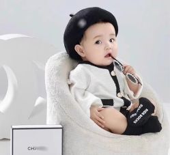 -朵拉儿童摄影(小河转盘万达广场店)