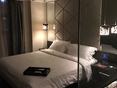 -桔子酒店(上海西藏北路地铁站店)