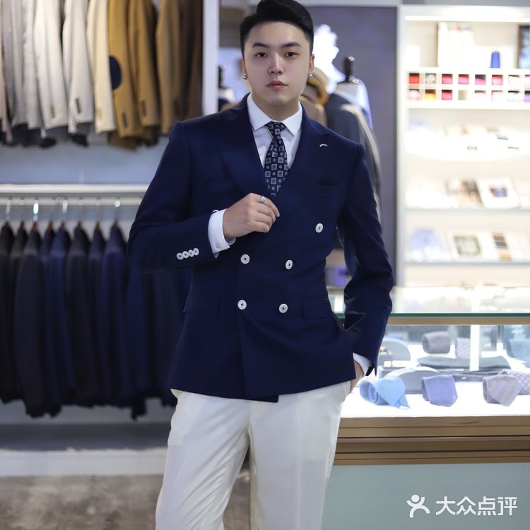 重庆定制西装👔展现最高级的男性魅力