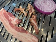 厚切五花肉-·缸桶屋·韩式牛肋条自助烤肉(西湖D11店)