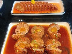 鸭蛋黄狮子头-梅飞酒家(名辉豪庭店)