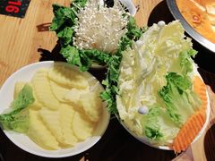 -野山舂·贵州现舂酸汤火锅(鸿通城店)