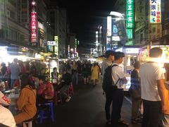 -六合夜市