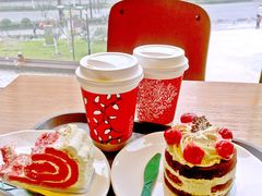 草莓红丝绒卷-星巴克(杭州嘉里中心4F店)