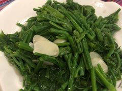 -香巴拉云南餐厅(华莱坞店)