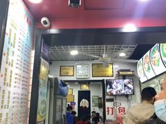 门面-覃肥叔桂林米粉(粮道街店)