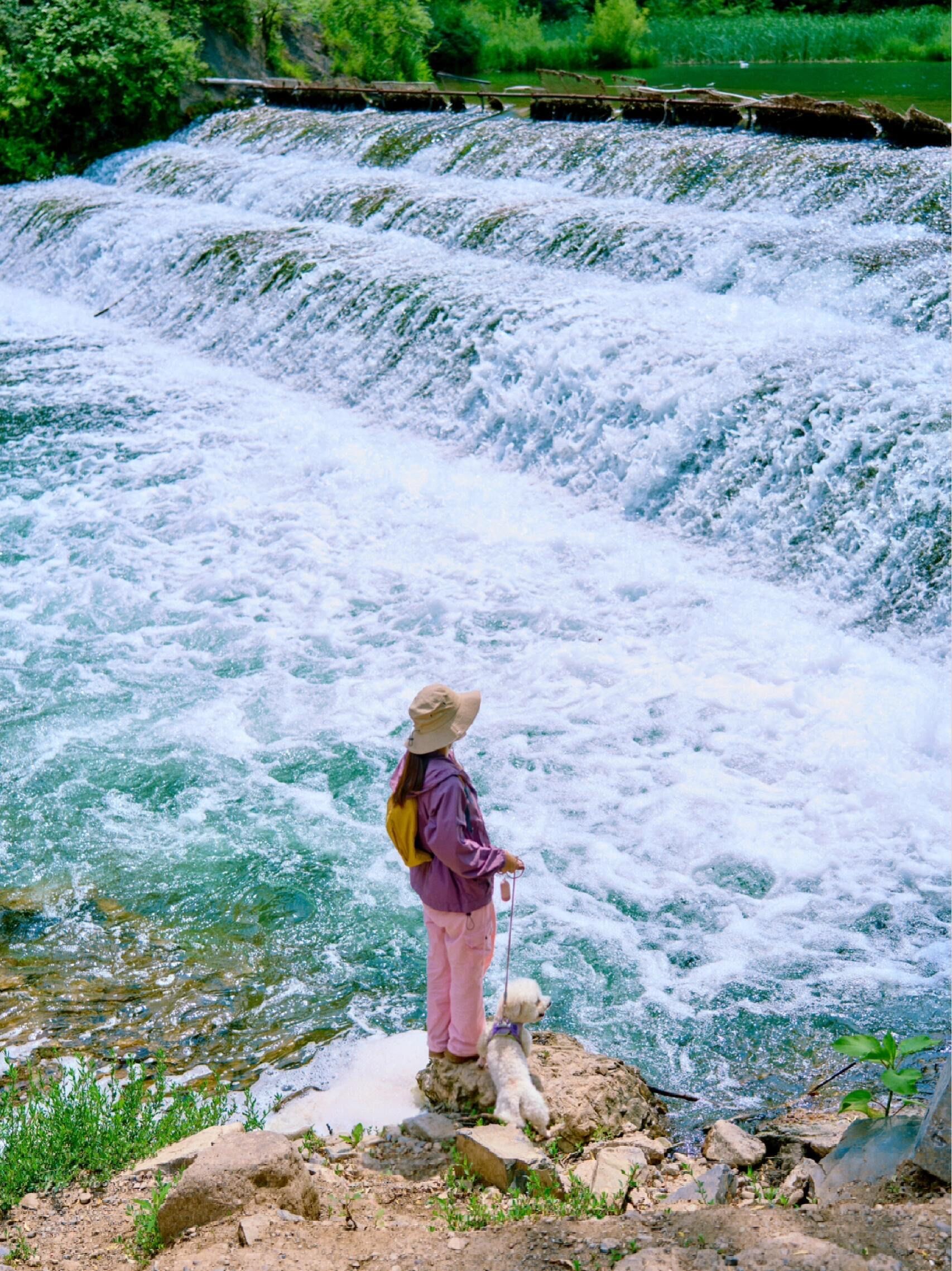 百里山水画廊免费"瀑布",车开到河边露营