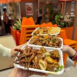 万宁这家……座无虚席！！还是这种烟火气小店🔥