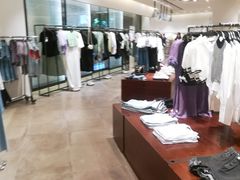 -URBAN REVIVO(高德置地广场·春广场店)