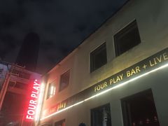 -FOUR PLAY BAR