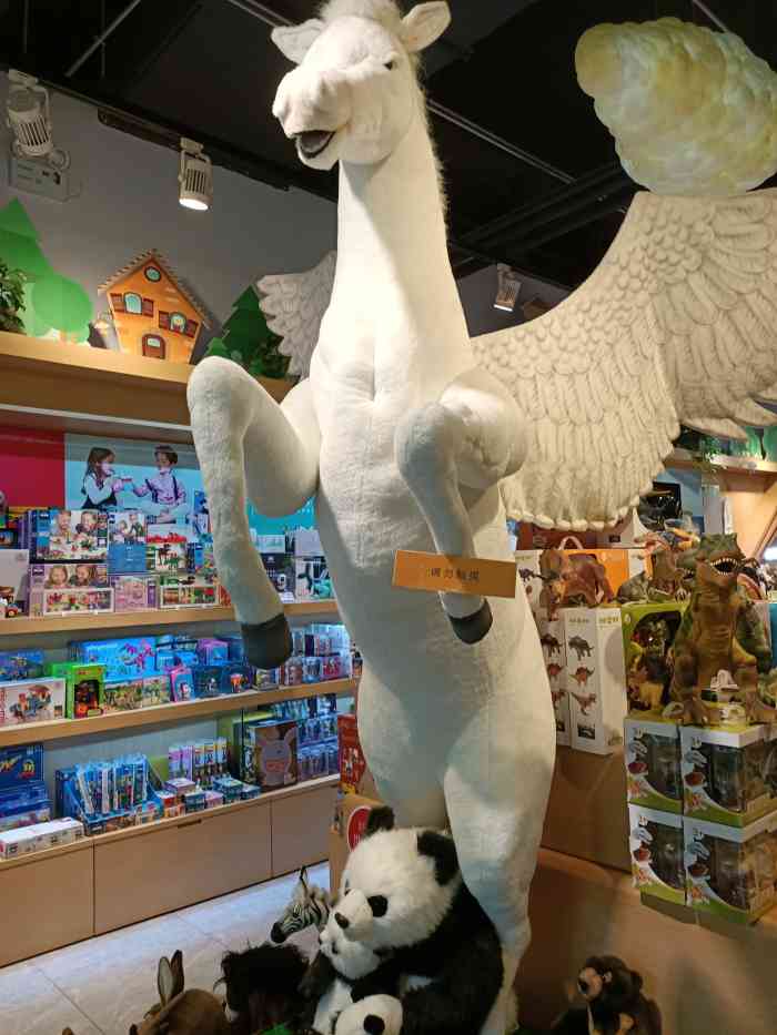 在正弘城6楼这家店小朋友太喜欢啦进去就不想出来动物都是栩栩如生的