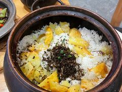 -帅巴人舅母子腊蹄民俗村