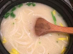 -云海肴·汽锅鸡·云南菜(天山百盛优客店)