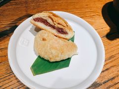 现烤玫瑰鲜花饼-云海肴·汽锅鸡·云南菜(高德置地店)