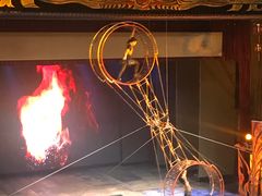 -工人俱乐部剧场杂技表演