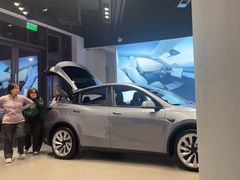 -TESLA 特斯拉(上海太古汇体验店)