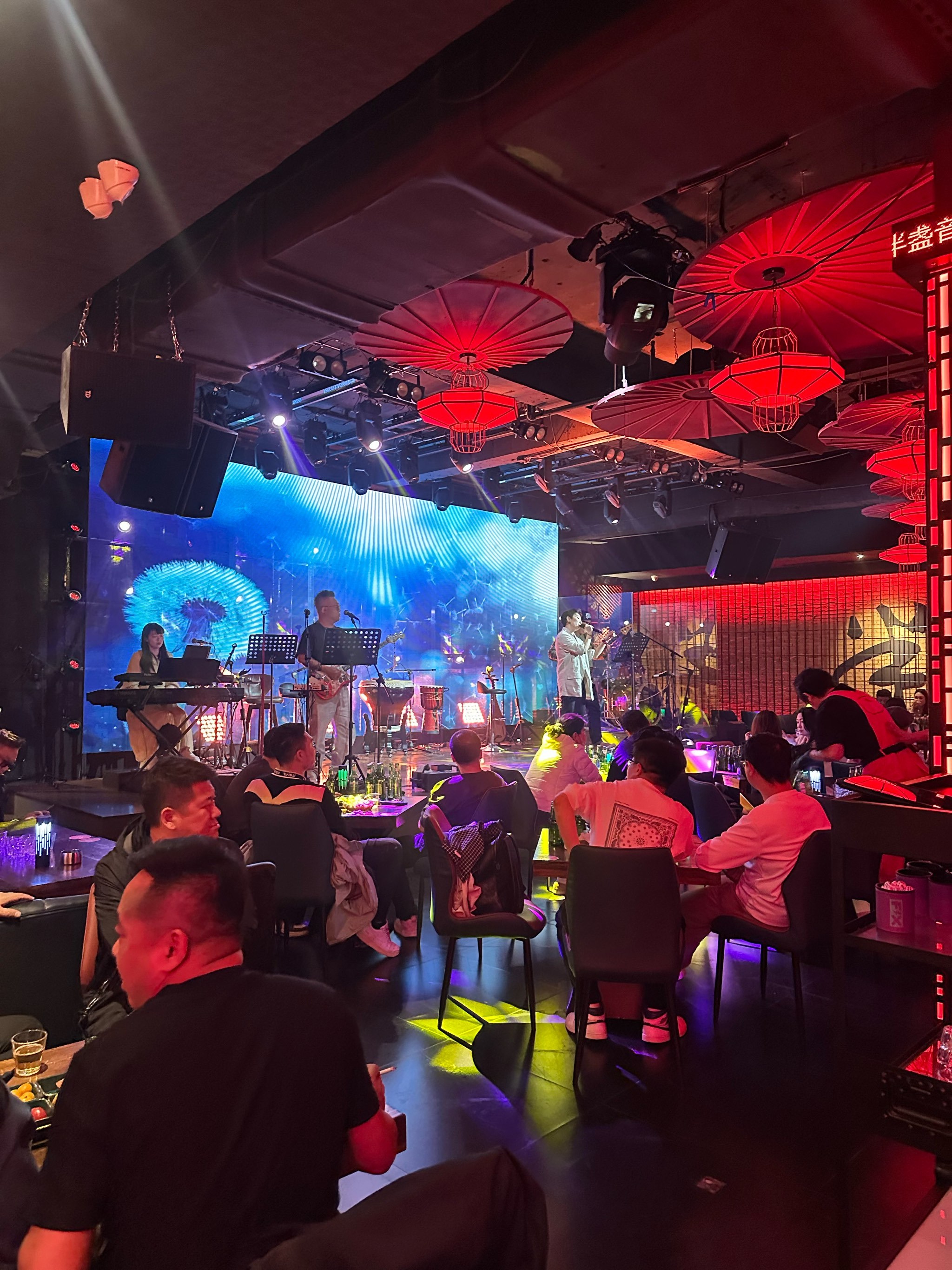 恋爱夜场直播间