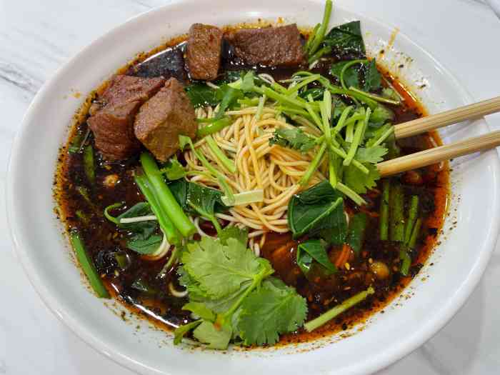 叶伟糊辣壳牛肉面(第7店)-"第一次来重庆,已经吃过小面,火锅和江湖菜.