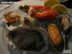 纽西兰生蚝、翡翠螺、阿拉斯加蟹脚、青口、-广州花园酒店-凌璇阁360度高空海鲜自助餐CAROUSEL