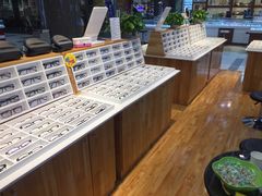 -MiRi眼镜连锁·蔡司·尼康控优点合作店(莘庄店)