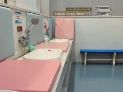 -龙格亲子游泳·水育早教中心(华亿大润发店)