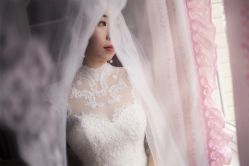 -艾米丽婚纱礼服