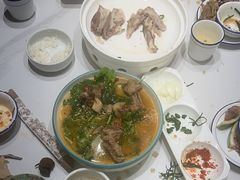 -民族手抓羊肉馆·滩羊手抓·烤全羊