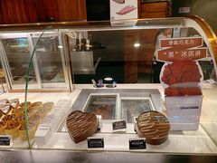 面包甜点陈列柜-Awfully Chocolate(来福士广场店)