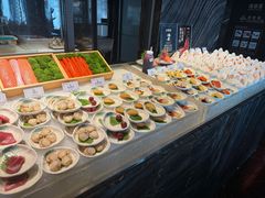 -雍容荟帝王蟹活龙虾展台自助(IFS黑金店)