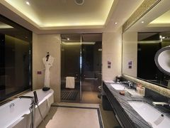 -天津京基皇冠假日酒店
