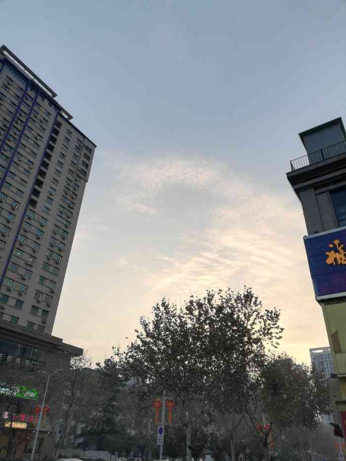 福聚德北京烤鸭(凤城二路店)-"位于未央大道和凤城二路十字口的福聚德