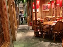 -野山舂·贵州现舂酸汤火锅(鸿通城店)