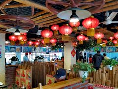 大堂-靠山屯东北农家菜(八龙桥雅苑店)