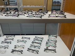 -无奔眼镜·蔡司·依视路授权店(马家堡店)
