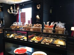 面包甜点陈列柜-Salon de The de Joel Robuchon(外滩18号店)