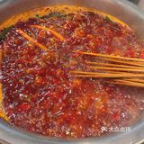 几年前去重庆旅游，朋友介绍这家老字号店。锅底很便宜