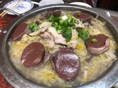 酸菜血肠白肉锅-八大碗·地道东北菜(白塔堡店)