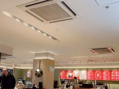 -星巴克臻选(上海中环广场2F店)