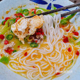 很容易脱骨吸入口中。油浸鱼的鱼肉也很鲜嫩，好吃爱吃